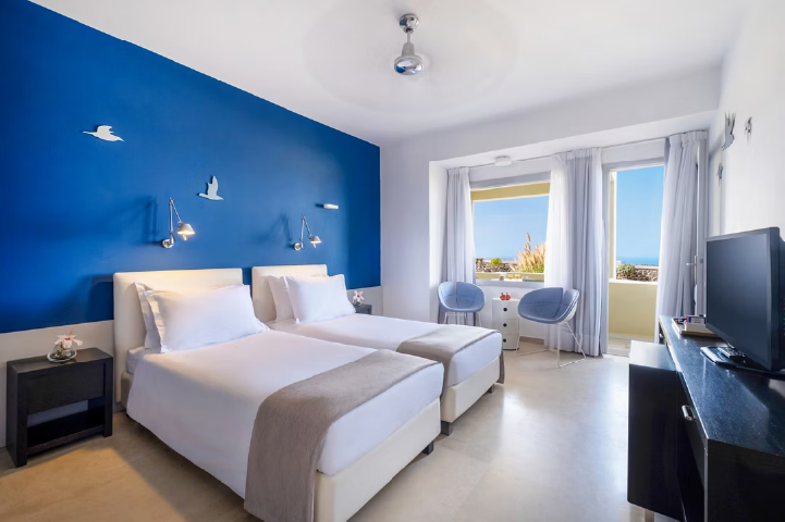 The Majestic Santorini