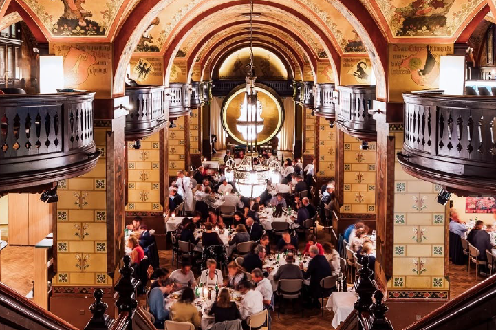伯恩百年地窖餐廳 Kornhauskeller