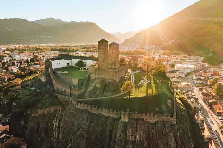 貝林佐納 Bellinzona